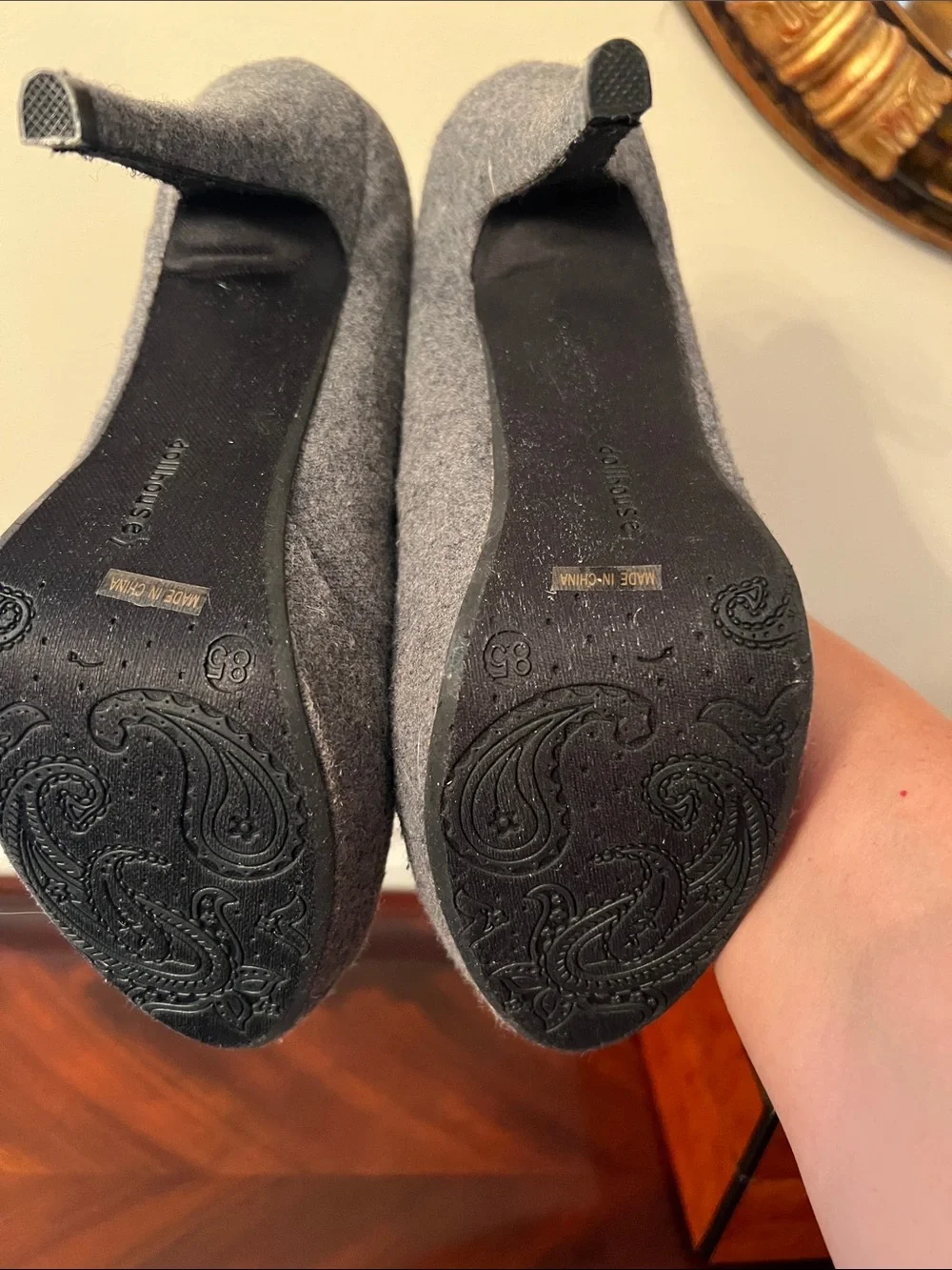 Dollhouse Gray Flannel Pom-Pom Women's Pumps 4.5 inch Heel size 8.5M